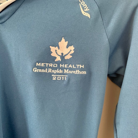 ASICS hooded long sleeve tech shirt XS - Picture 2 of 4